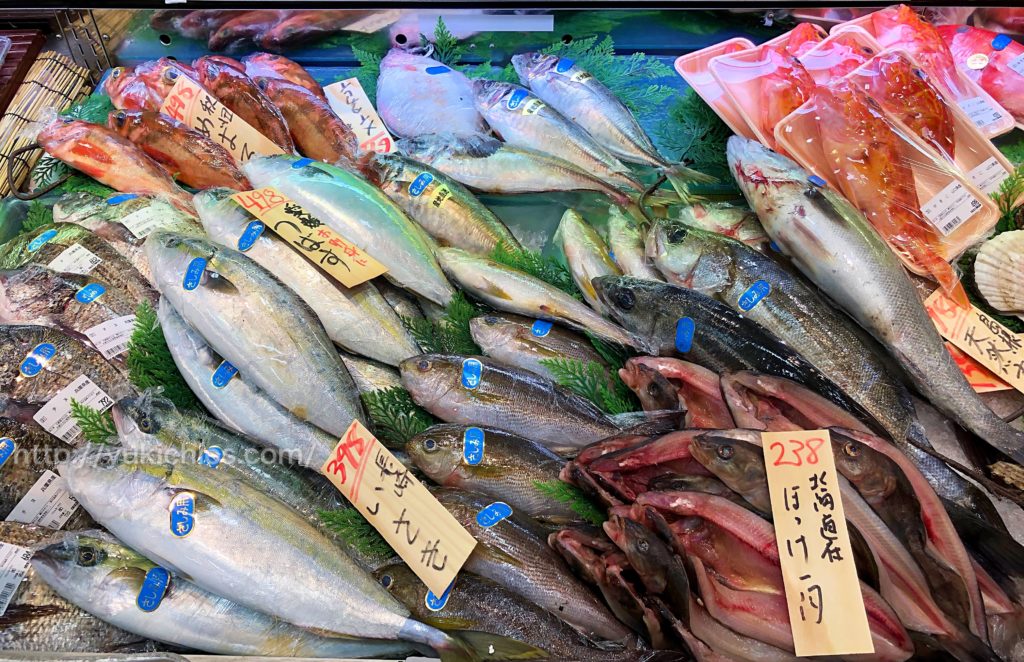 スーパの新鮮食品　魚屋さん　つばす・メバル・チヌ・ほっけ・鯛