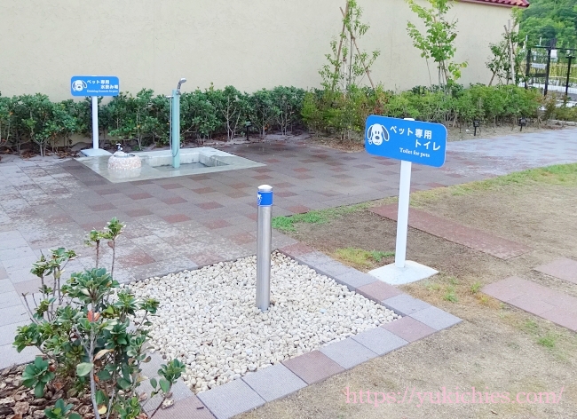 宝塚北SAのドッグラン　ペット専用水飲み場とトイレ